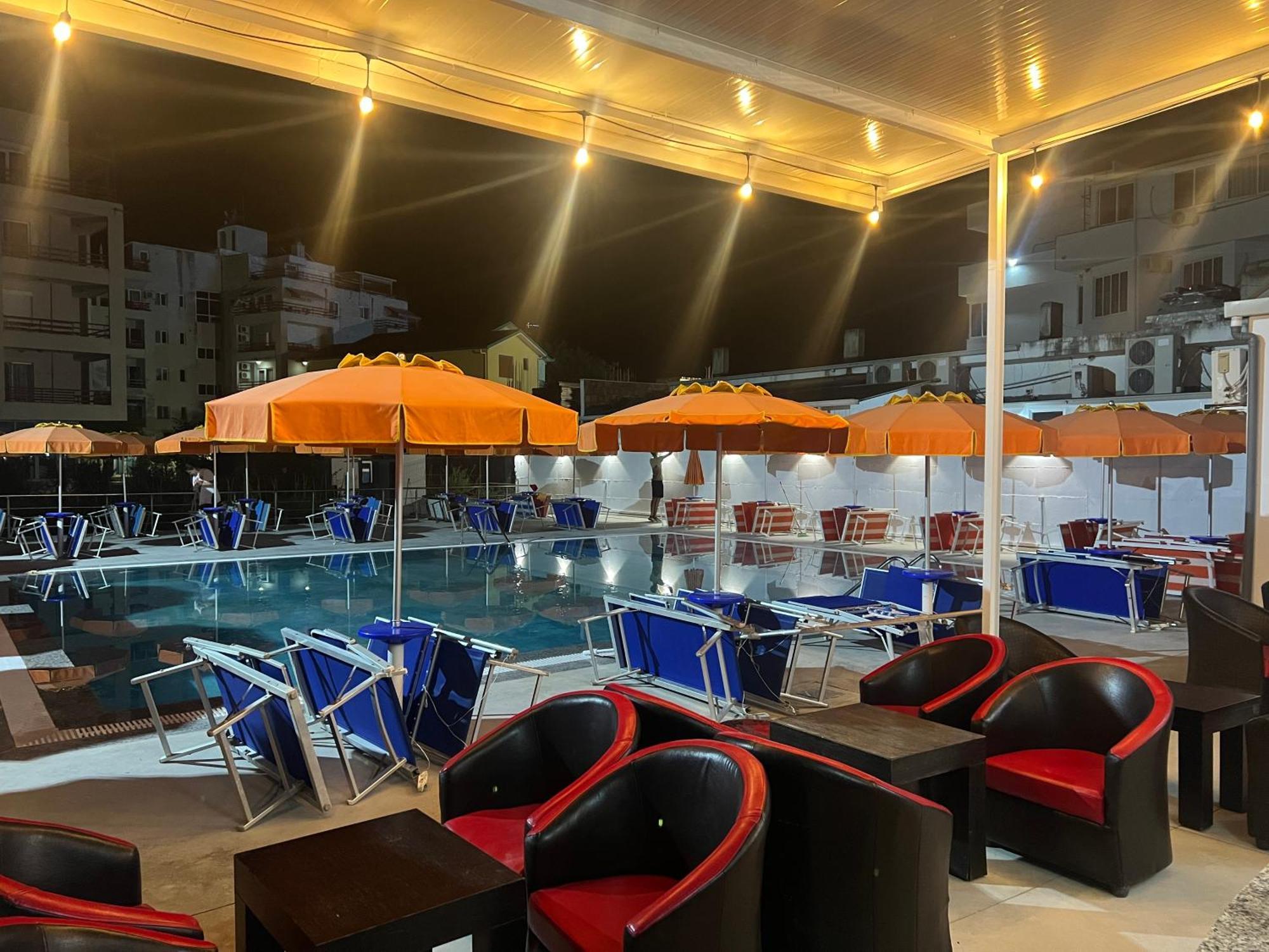 Blue Balcony Hotel โกเลม ภายนอก รูปภาพ